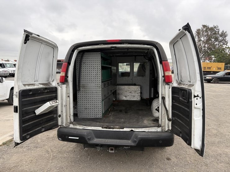 2014-chevrolet-express-3500-image-13