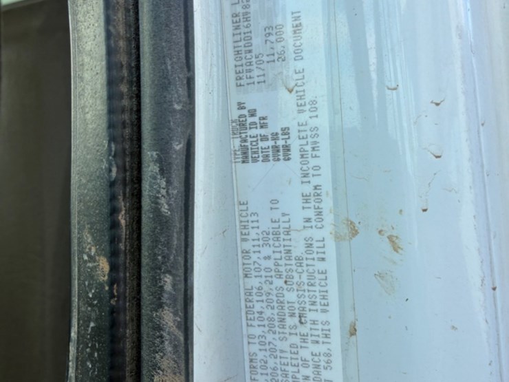2006-freightliner-m2-106-image-18