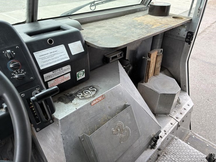 2002-workhorse-p42-image-23