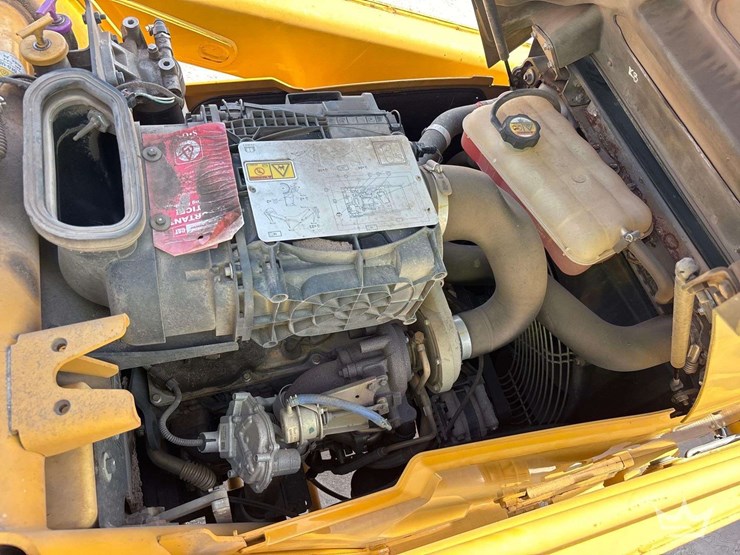 2015-caterpillar-416f-image-26