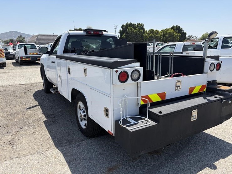 2011-chevrolet-2500hd-image-4