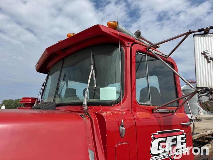 1984-mack-r686st-image-12