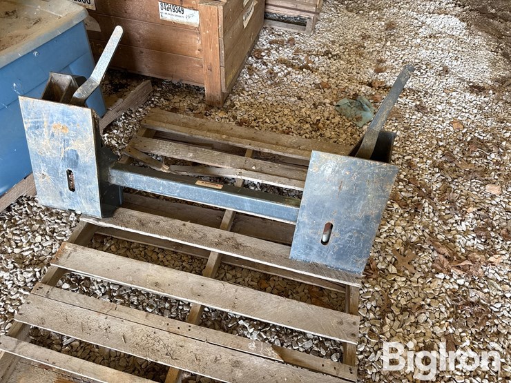 tar-river-attachment-euro-to-skid-steer-adapter-plate-image-9