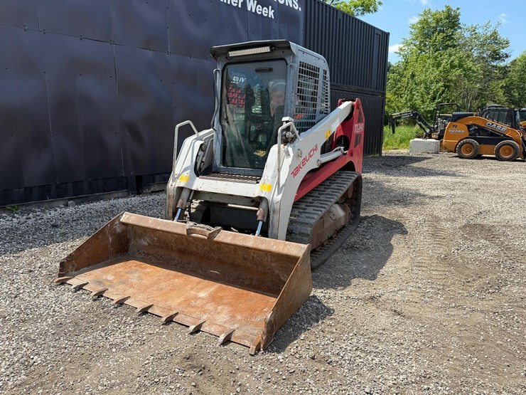 takeuchi-tl240-image-8