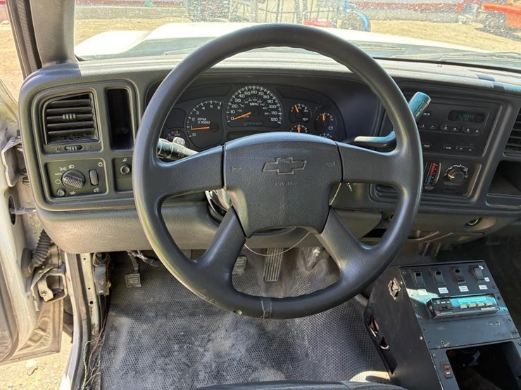 2005-chevrolet-silverado-3500-image-15