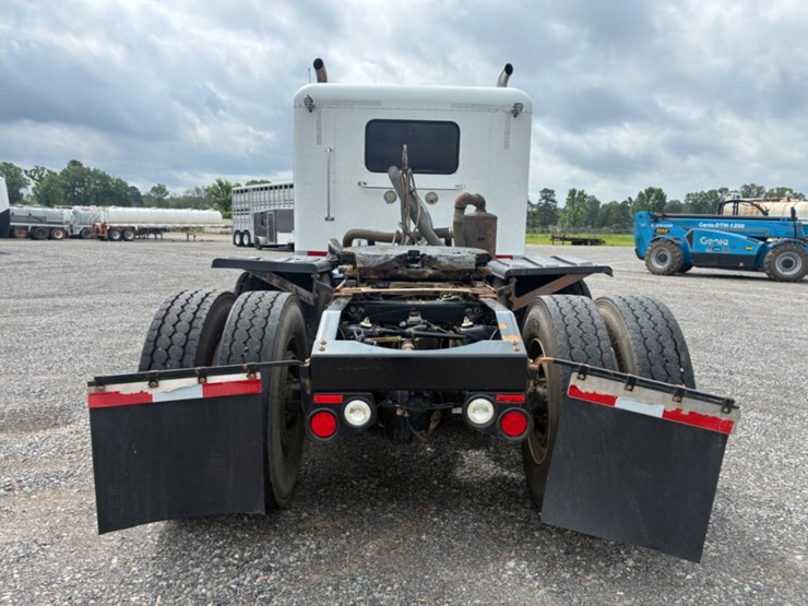 2015-peterbilt-389-image-5