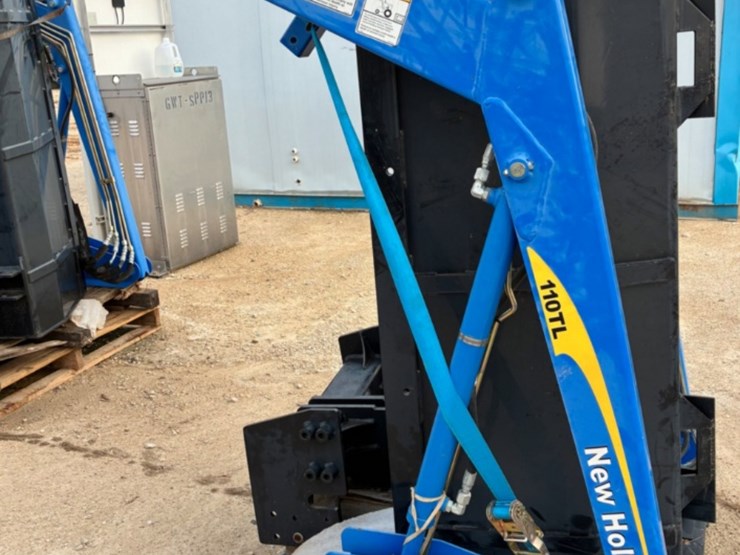 new-holland-110tl-image-2