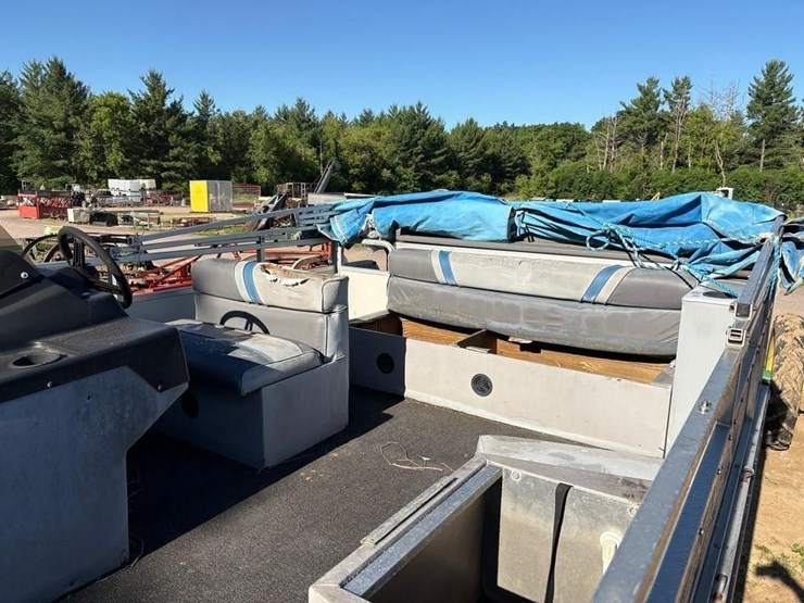sun-tracker-21dl-pontoon-boat-image-11