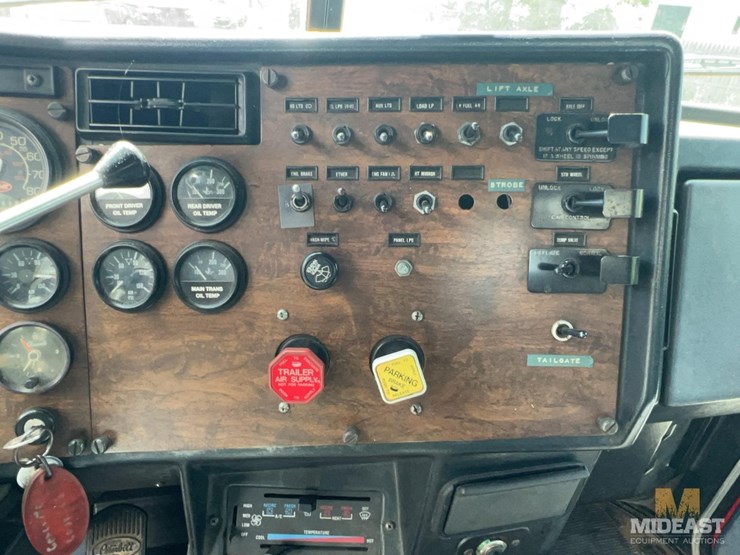 2016-caterpillar-242d-image-18