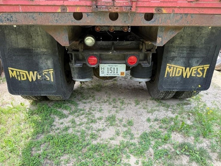 1991-freightliner-fld112-image-9