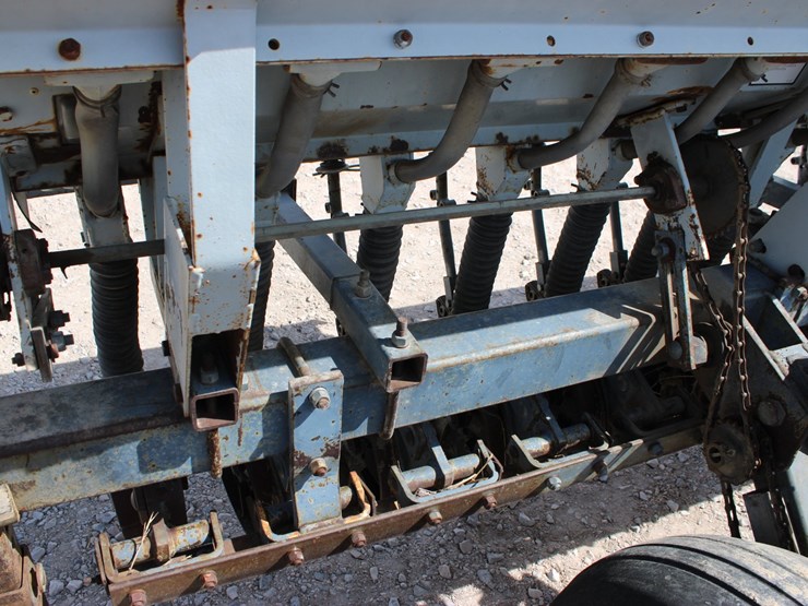 #1008-•-crustbuster-27ft-grain-drill-image-39