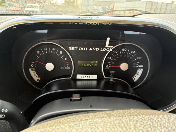 2010-ford-explorer-xlt-image-17