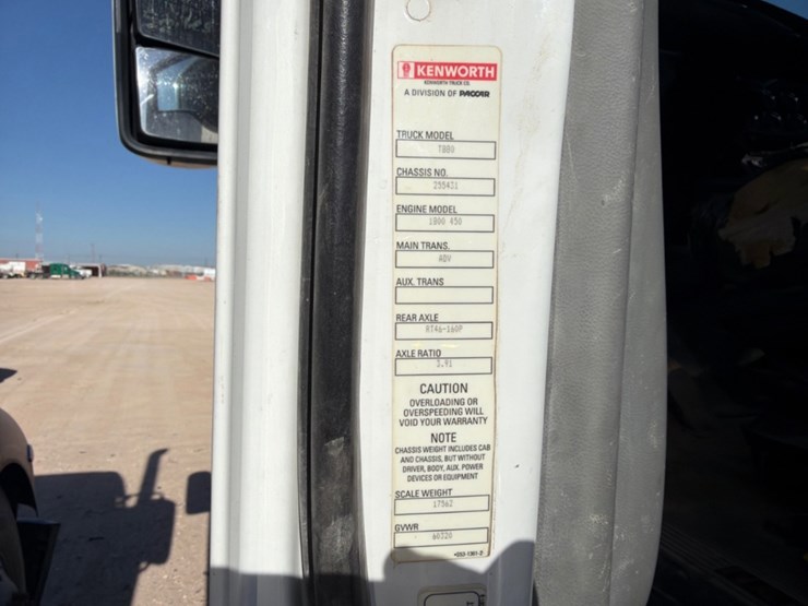 2019-kenworth-t880-image-11