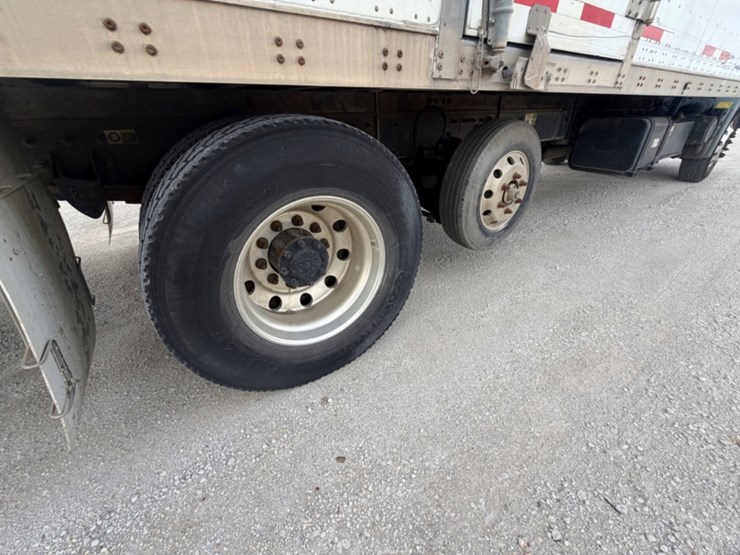 2016-peterbilt-220-image-13