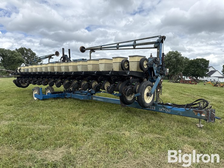 1995-kinze-2600-split-row-planter-image-3
