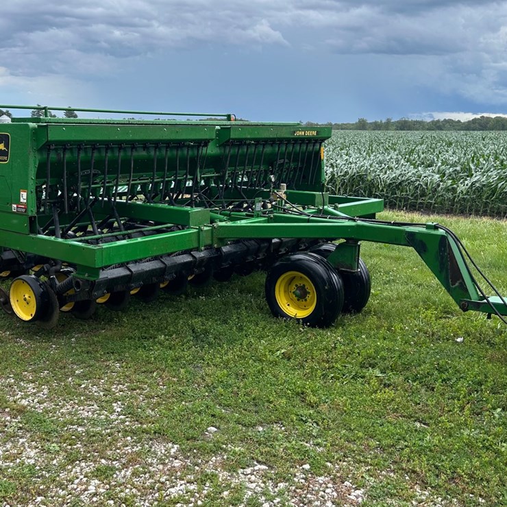JOHN DEERE 750