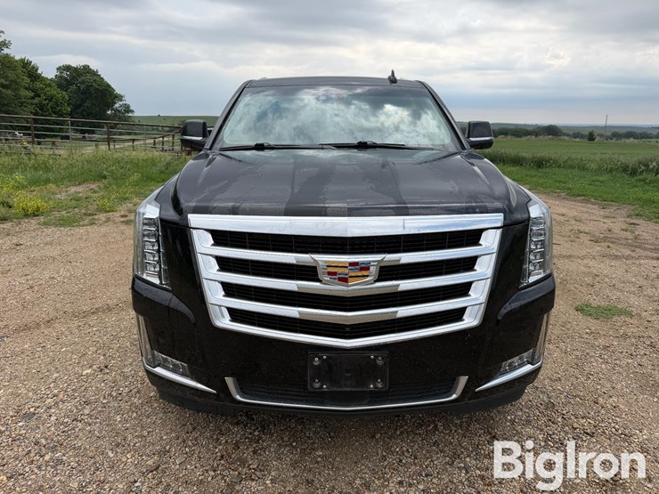 2020-cadillac-escalade-image-2