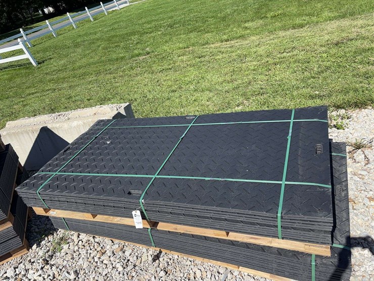 heavy-duty-composite-ground-protection-mats,-palletized-image-2