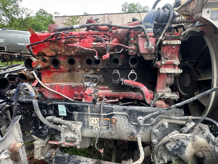 2019-peterbilt-567-image-14