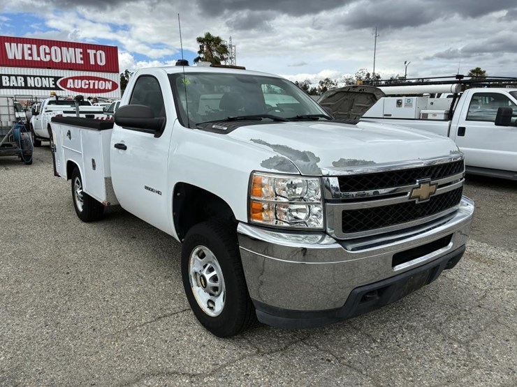 2011-chevrolet-silverado-2500-image-2
