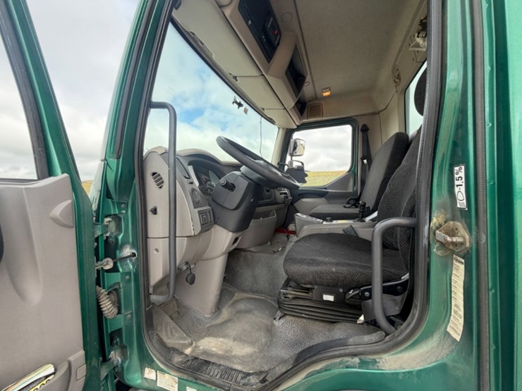 2016-peterbilt-220-image-9