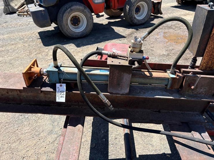 log-splitter-image-9
