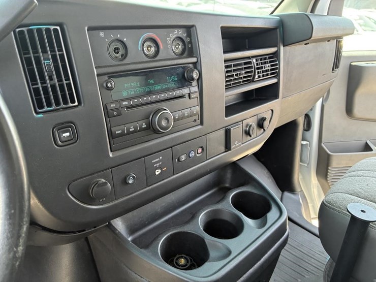 2017-utility-van-image-16