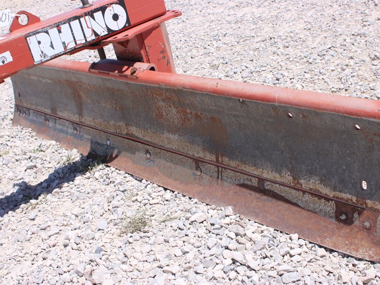 #2001-•-rino-r800-3-point-blade-image-7