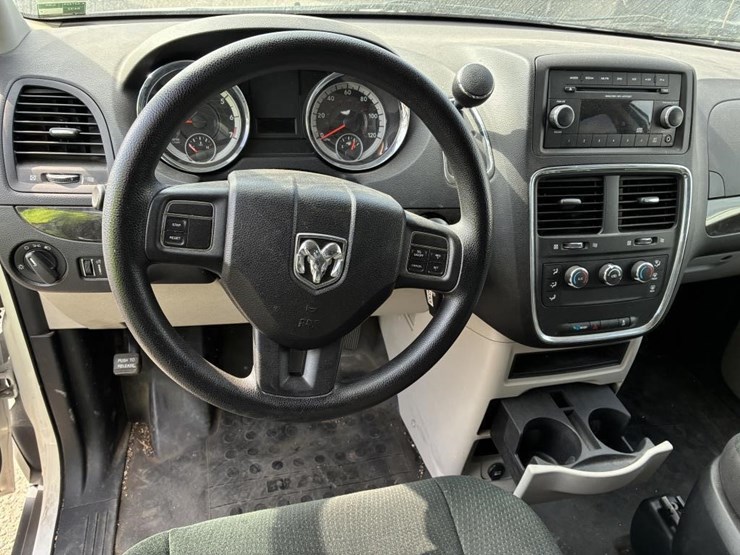 2012-dodge-caravan-image-15
