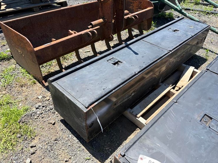 truck-bed-tool-box-image-2