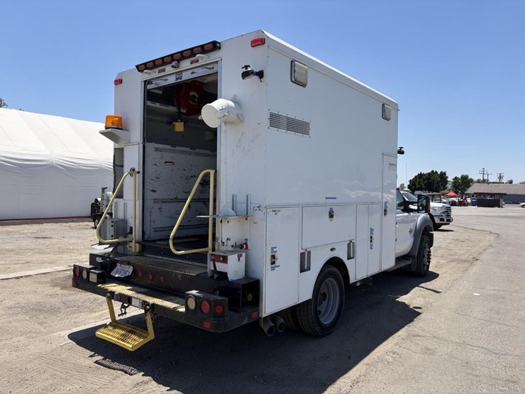 2011-ford-f550-image-3