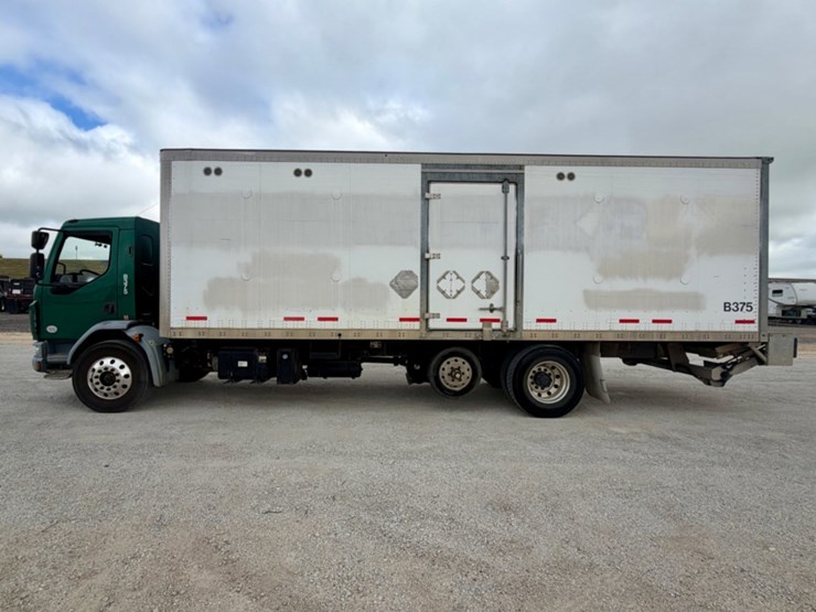 2016-peterbilt-220-image-8
