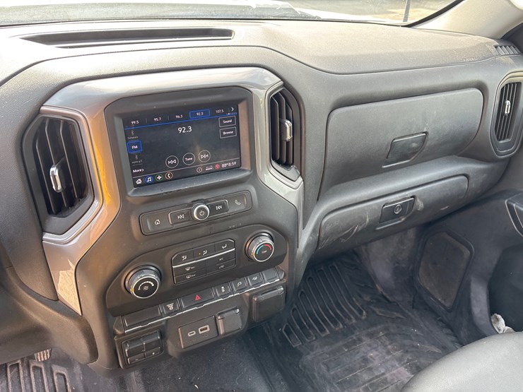 2021-chevrolet-silverado-3500-image-12