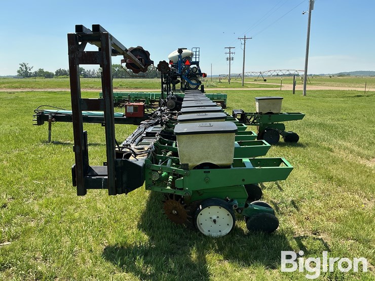 black-machine-12-30-image-8