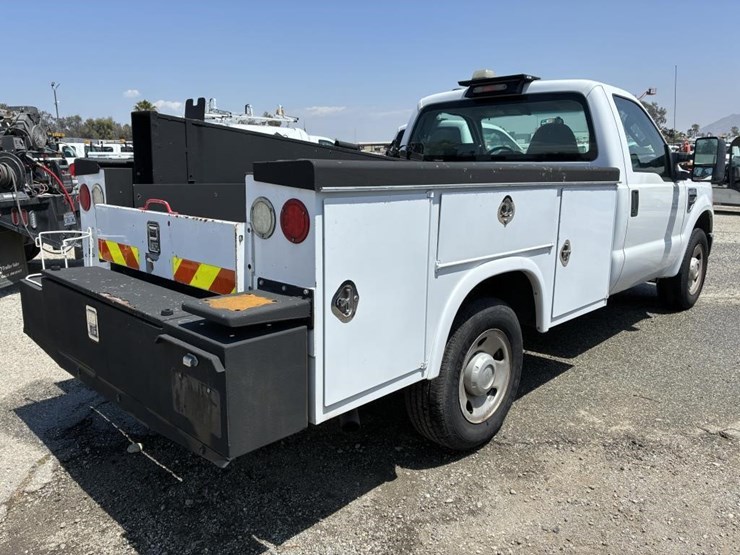 2010-ford-f250-image-3