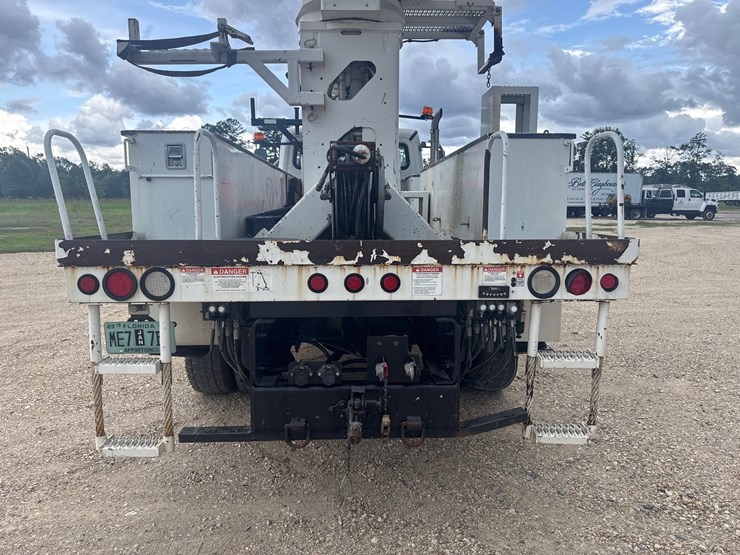2020-freightliner-m2-106-image-37