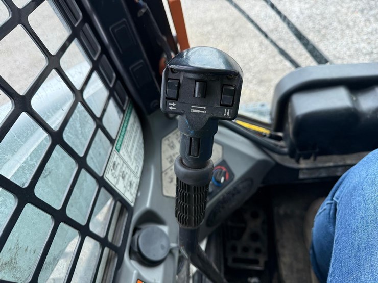 2022-bobcat-s740-image-25