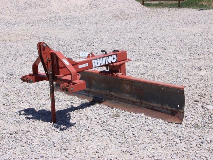 #2001-•-rino-r800-3-point-blade-image-9