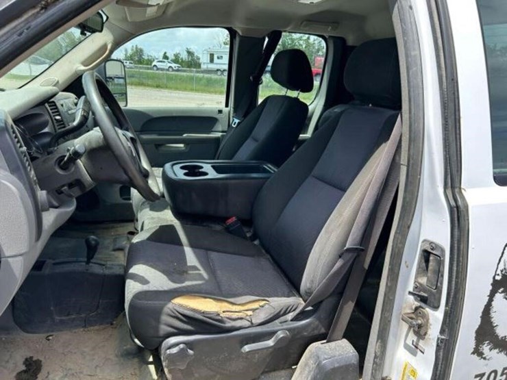 2010-gmc-2500hd-image-15