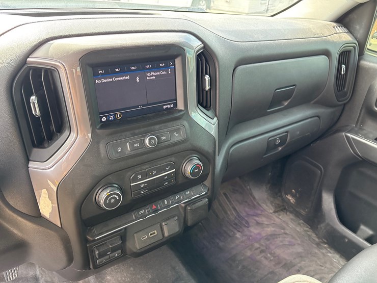 #3627-•-2021-chevrolet-silverado-pickup-truck-image-10