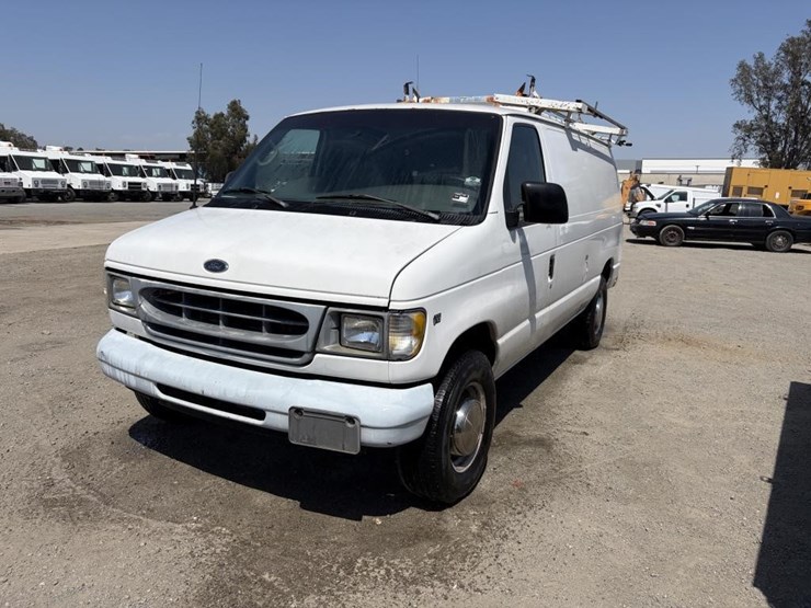 2001-ford-e350-image-1