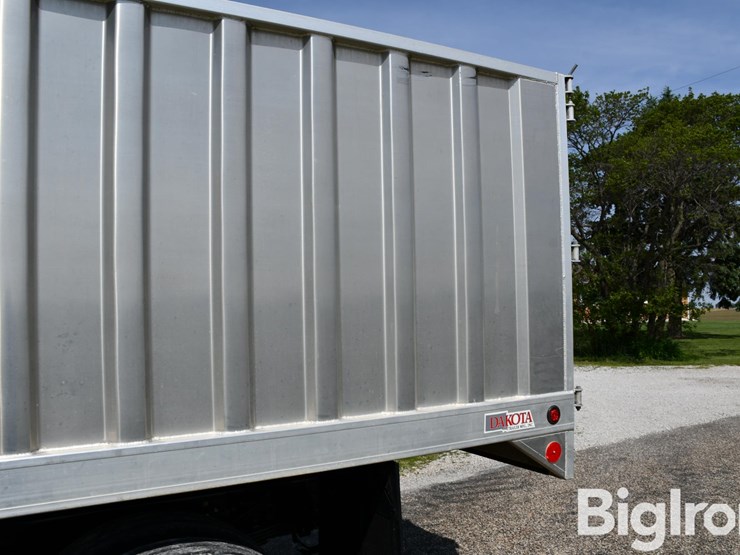 2025-ford-f750-image-19