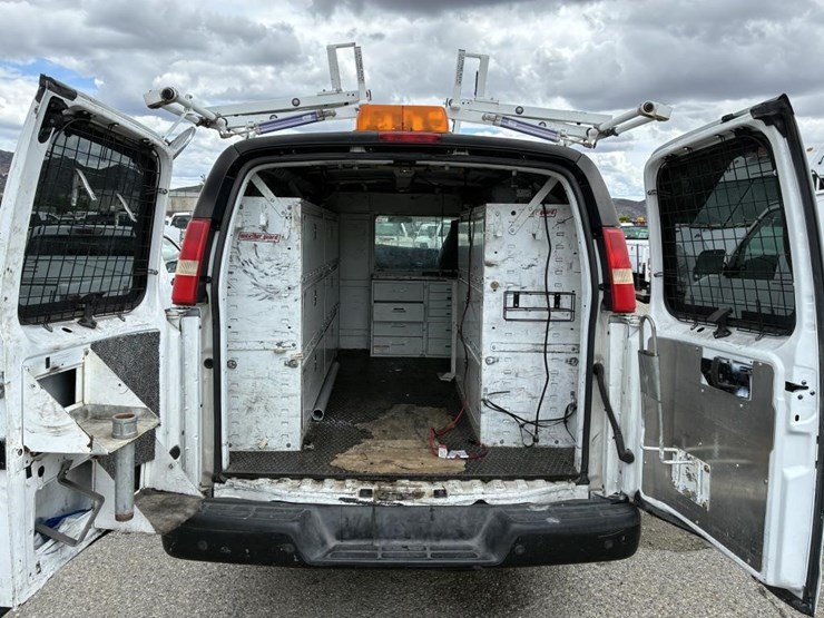 2008-chevrolet-express-3500-image-11