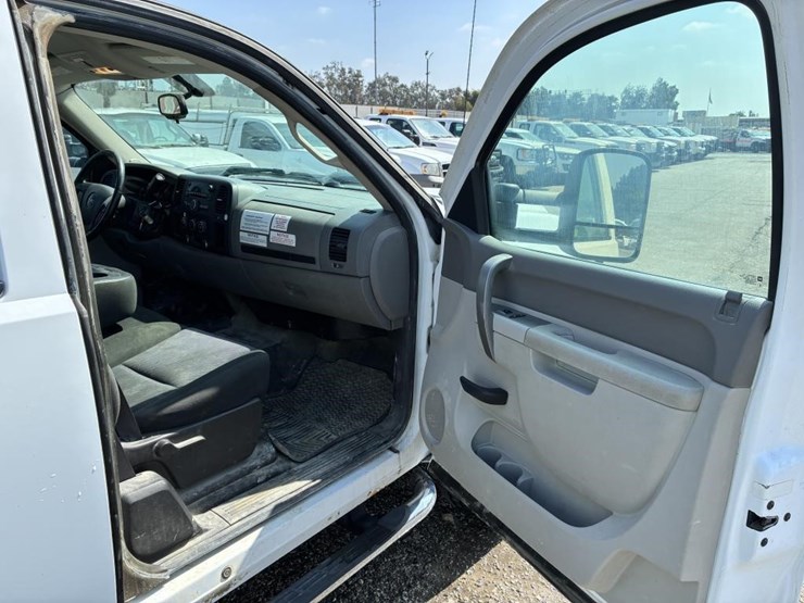 2012-gmc-3500hd-image-16