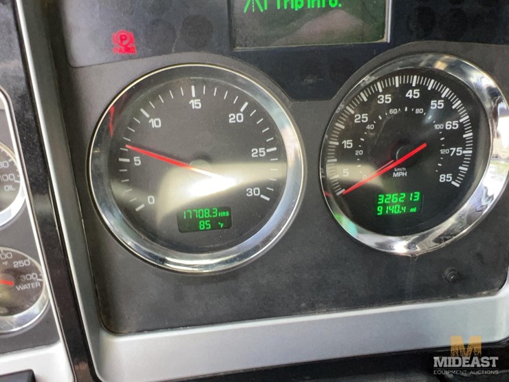 2011-kenworth-t800w-image-42