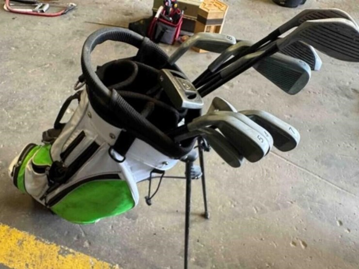 set-of-golf-clubs-image-3