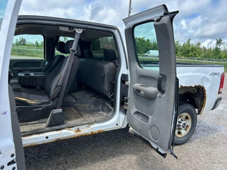 2010-gmc-2500hd-image-23