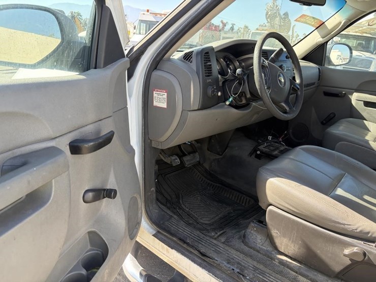 2012-chevrolet-silverado-2500-image-11