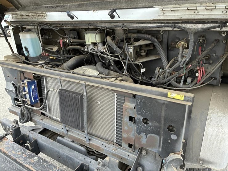 2002-workhorse-p42-image-7