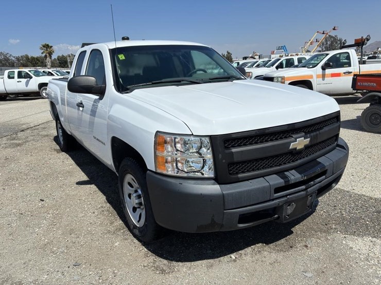 2011-chevrolet-1500-image-2